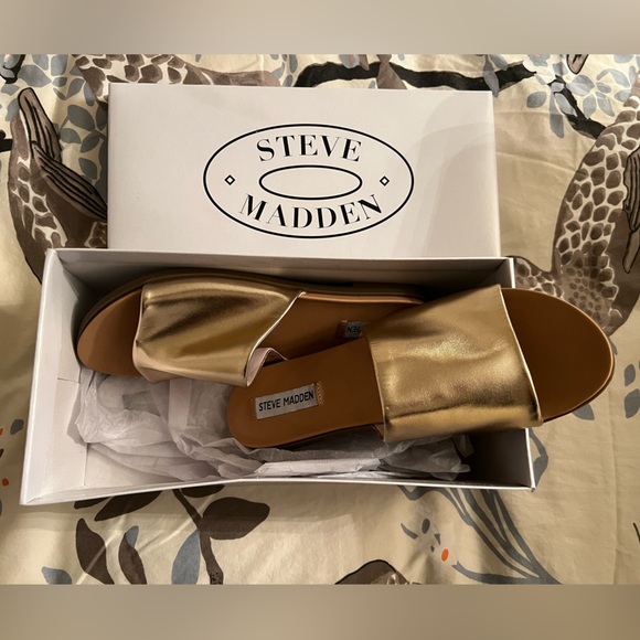BRAND NEW IN BOX Steve Madden Karolyn Slides Sandals GOLD Metal Size 9 comfy - Picture 9 of 12